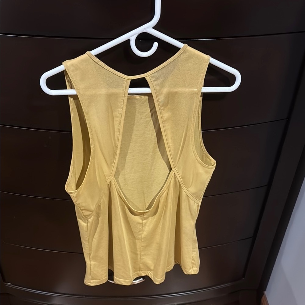 Nike women’s tank top - Picture 2 of 2